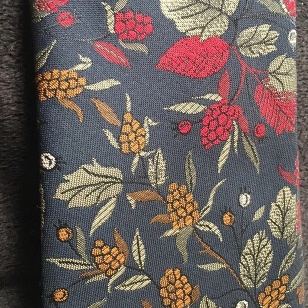 St. Michael necktie, vintage 1970s